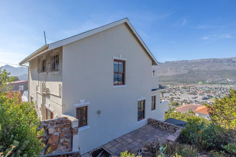 5 Bedroom Property for Sale in Fish Hoek Western Cape